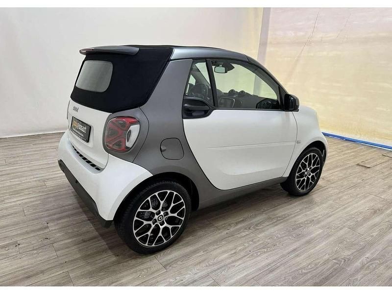Gebraucht Smart ForTwo Electric Drive Exclusive 60 kW (82 PS) 2024 Bodypanels in moon white (matt Cabrio