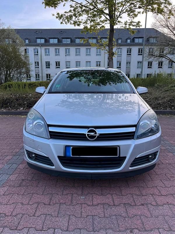 Second-hand Opel Astra 2005 Argintiu Coupe