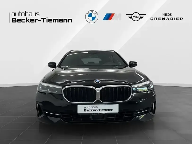Gebraucht BMW 530 Sport Line 286 PS (210 kW) 2023 Saphirschwarz Kombi