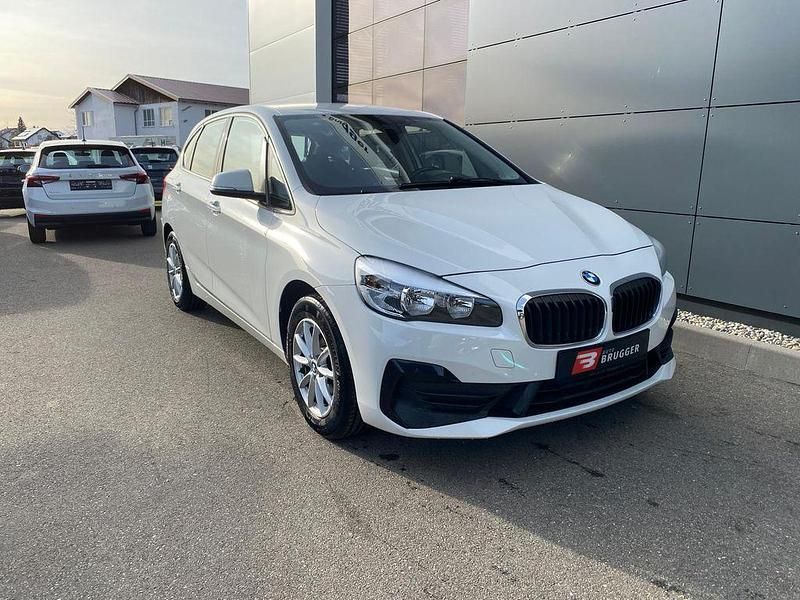 Alpinweiss iii Gebraucht 2018 BMW 218 Active Tourer Van / Kleinbus | 15.500 € (Guter Preis) - Bild 1/4