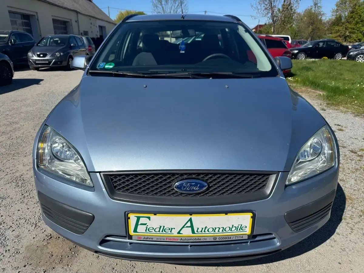Używany Ford Focus Ambiente 101 KM (74 kW) 2006 Niebieski Kombi