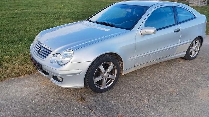 Silber Gebraucht 2004 Mercedes C180 Coupé | 2.780 € (Fairer Preis) - Bild 1/4