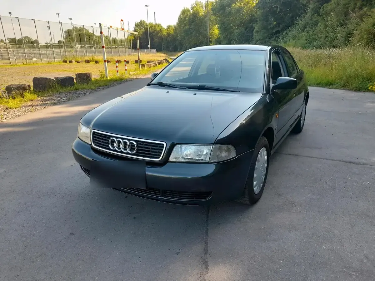 Gebraucht Audi A4 90 PS (66 kW) 1997 Schwarz Limousine