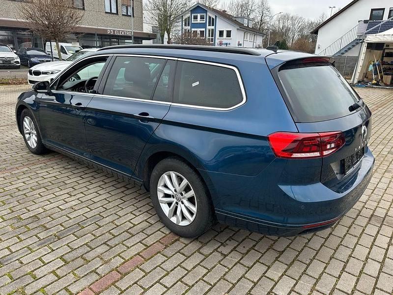 Gebraucht VW Passat Business 150 PS (110 kW) 2020 Blau Kombi