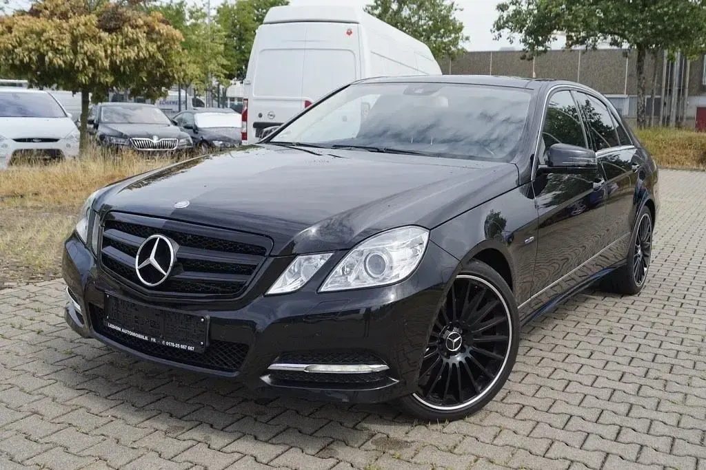 Gebraucht Mercedes E350 Avantgarde 265 PS (194 kW) 2012 Schwarz Limousine