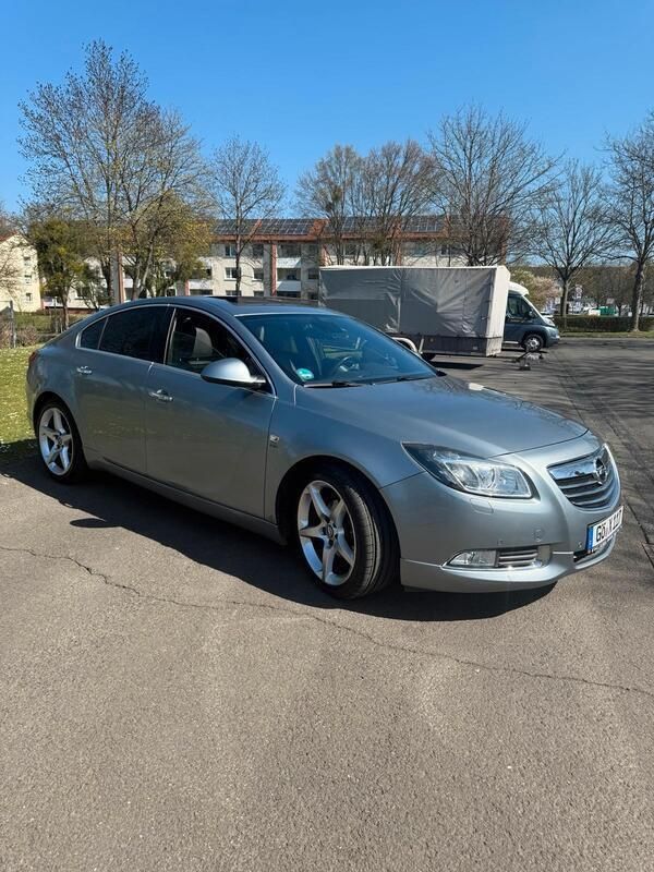 Silber Gebraucht 2011 Opel Insignia OPC Limousine | 6.500 € (Etwas zu teuer) - Bild 1/4