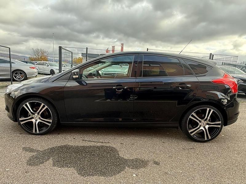 Gebraucht Ford Focus Trend 125 PS (91 kW) 2011 Schwarz Limousine
