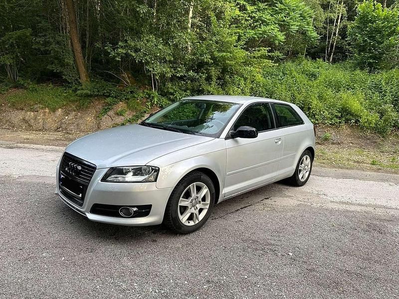 Silber Gebraucht 2011 Audi A3 Ambition Coupé | 7.500 € (Etwas zu teuer) - Bild 1/4