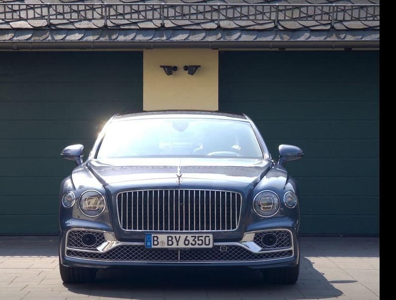 Blau Gebraucht 2020 Bentley Flying Spur Limousine | 179.000 € (Guter Preis) - Bild 1/4
