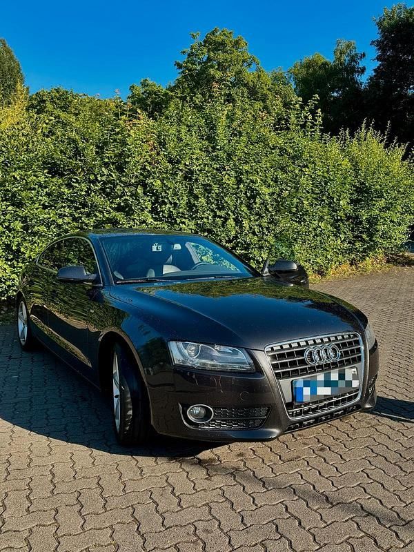 Grau Gebraucht 2011 Audi A5 Comfort Coupé | 11.700 € (Teuer) - Bild 1/4