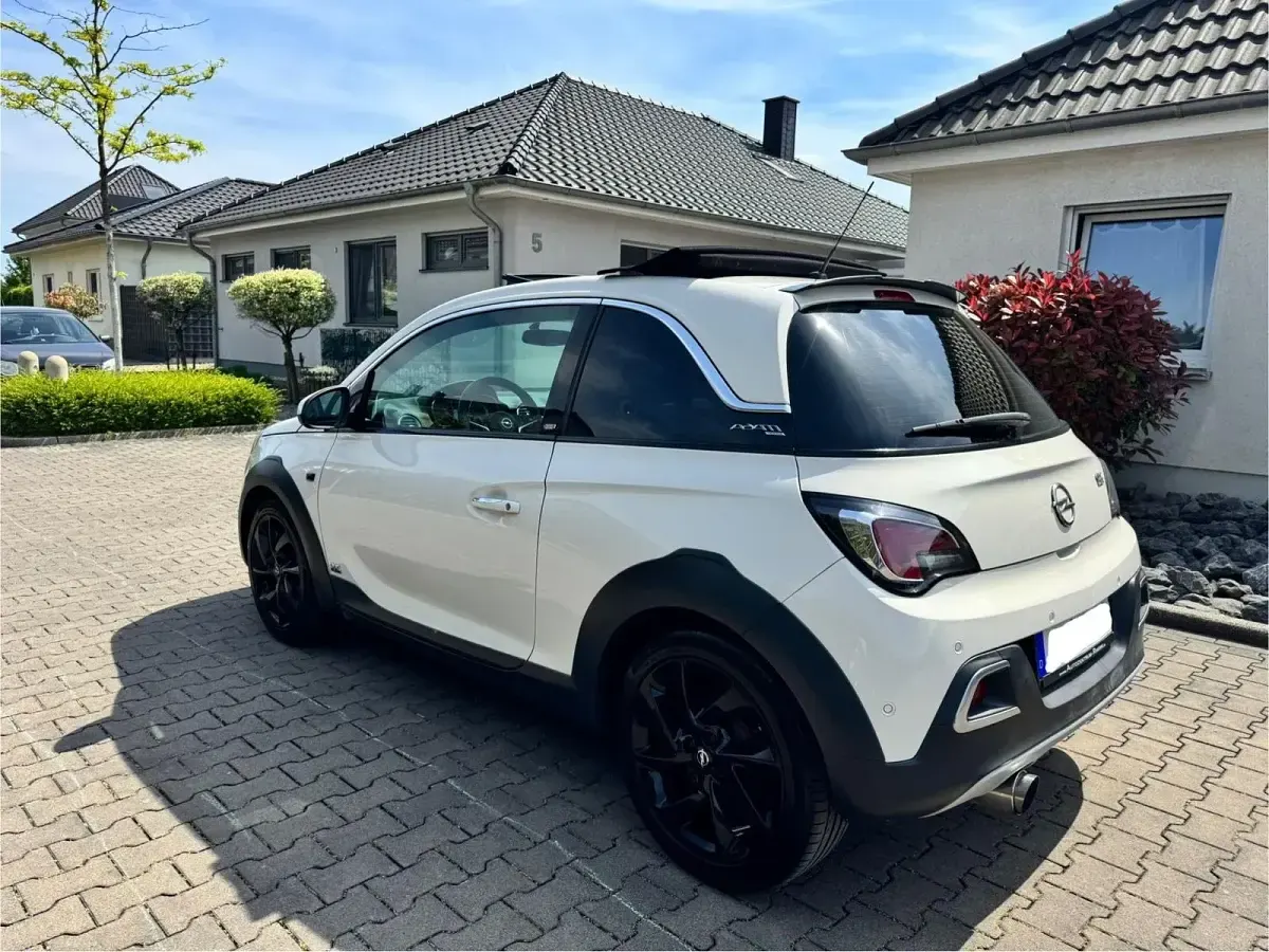 Gebraucht Opel Adam Rocks Rocks 101 PS (74 kW) 2015 Weiß Kleinwagen