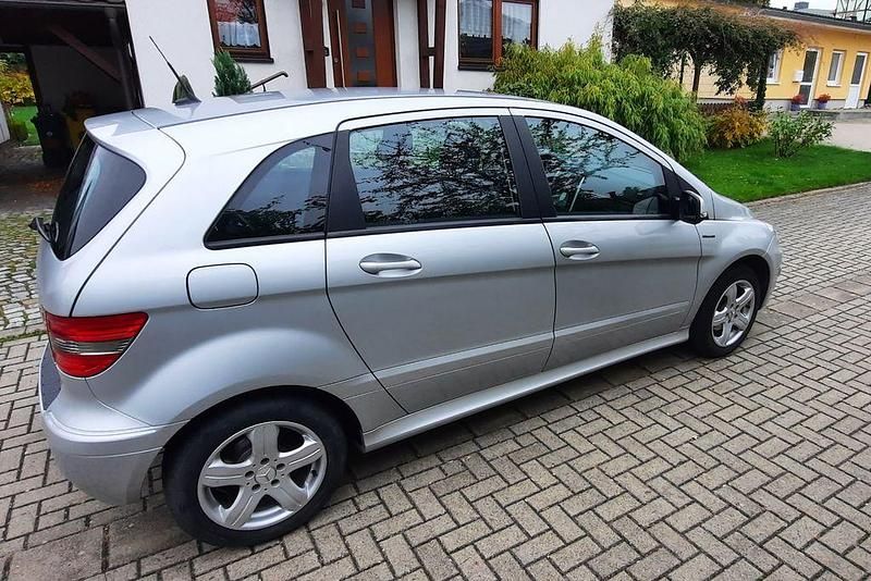 Silber Gebraucht 2009 Mercedes B150 Van / Kleinbus | 3.899 € (Fairer Preis) - Bild 1/4