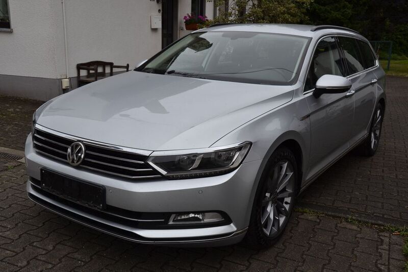 Silber Gebraucht 2015 VW Passat Comfortline Kombi | 10.990 € (Superpreis) - Bild 1/4
