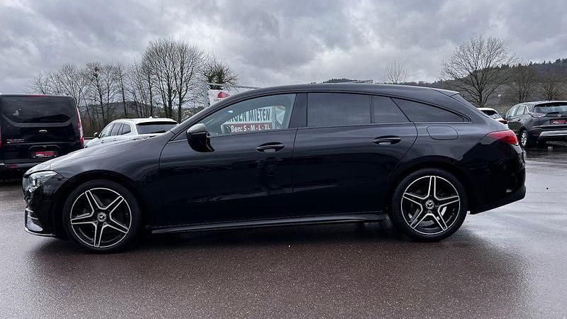 Gebraucht Mercedes CLA200 Shooting Brake AMG line 163 PS (119 kW) 2023 Schwarz Kombi