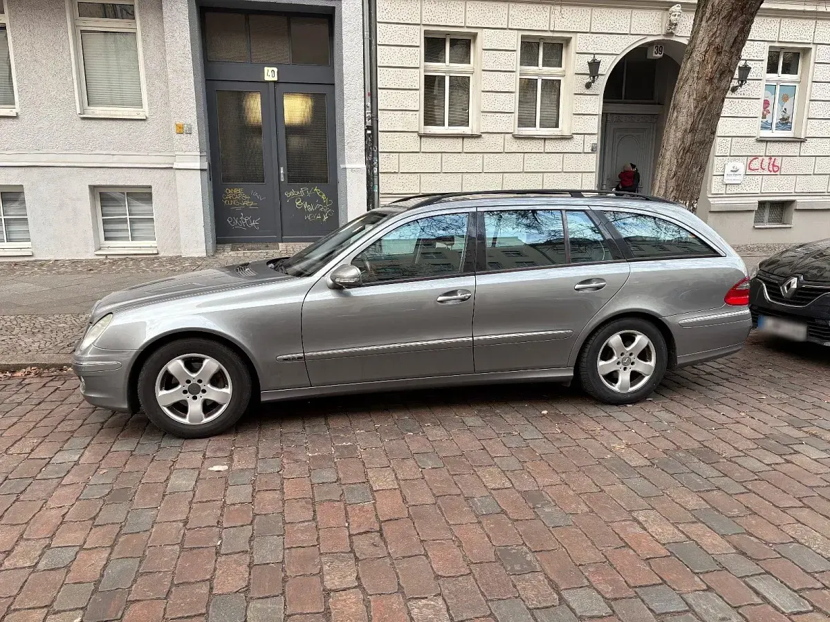 Gebraucht Mercedes E220 Avantgarde 170 PS (125 kW) 2009 Grau Kombi