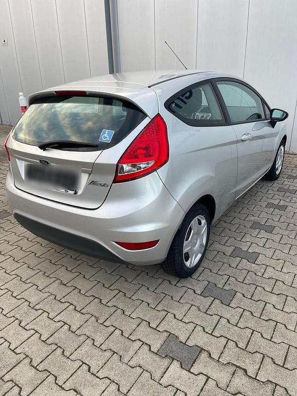 Gebraucht Ford Fiesta 60 PS (44 kW) 2009 Grau Kleinwagen