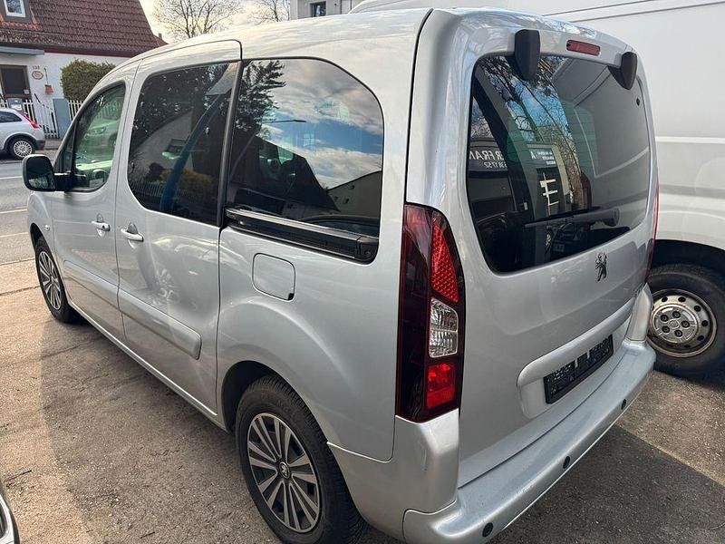 Gebraucht Peugeot Partner Tepee 120 PS (88 kW) 2018 Silber Van / Kleinbus