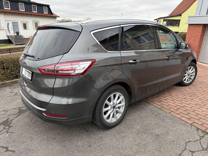 Gebraucht Ford S-MAX Titanium 150 PS (110 kW) 2017 Grau Van / Kleinbus