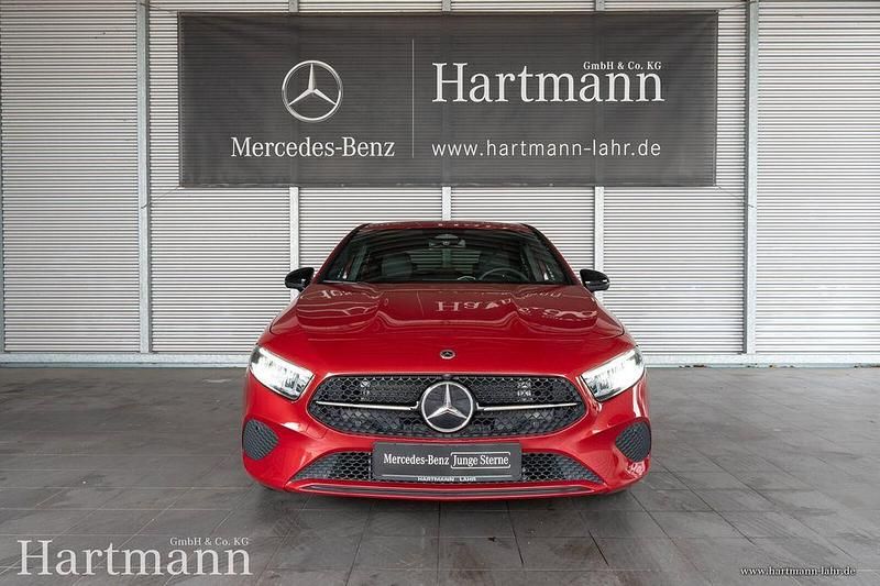 Gebraucht Mercedes A200 Advanced Plus 163 PS (119 kW) 2024 Patagonienrot Kleinwagen