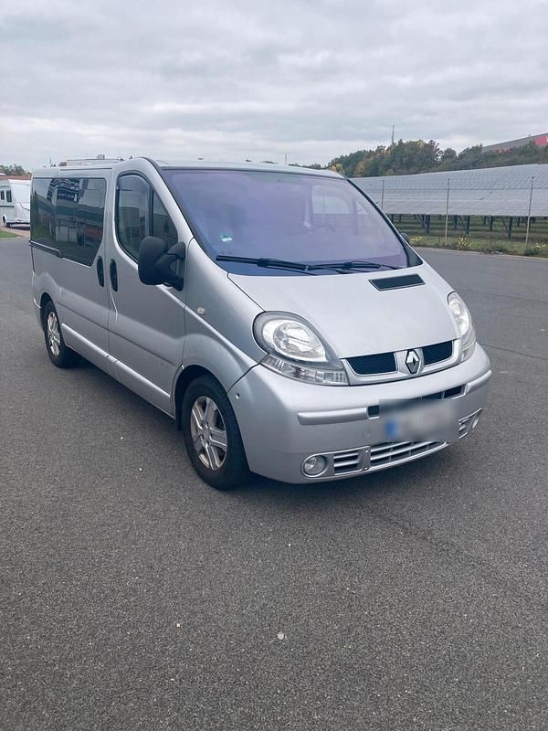 Gebraucht Renault Trafic 145 PS (106 kW) 2006 Silber Van / Kleinbus