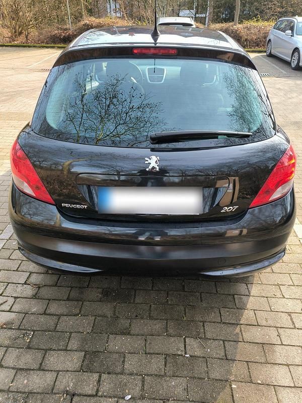 Gebraucht Peugeot 207 73 PS (53 kW) 2010 Schwarz Kleinwagen
