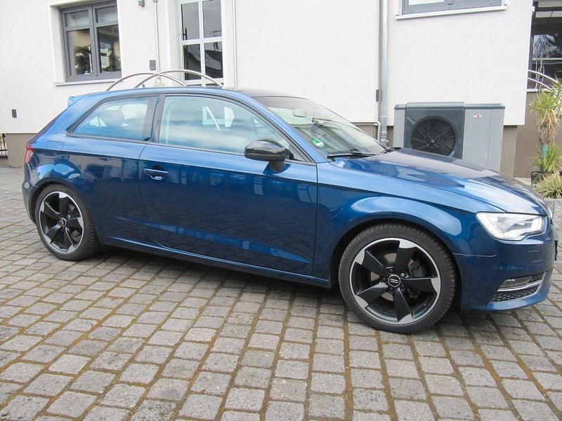 Second-hand Audi A3 Ambition 150 CP (110 kW) 2014 Albastru Berlinǎ