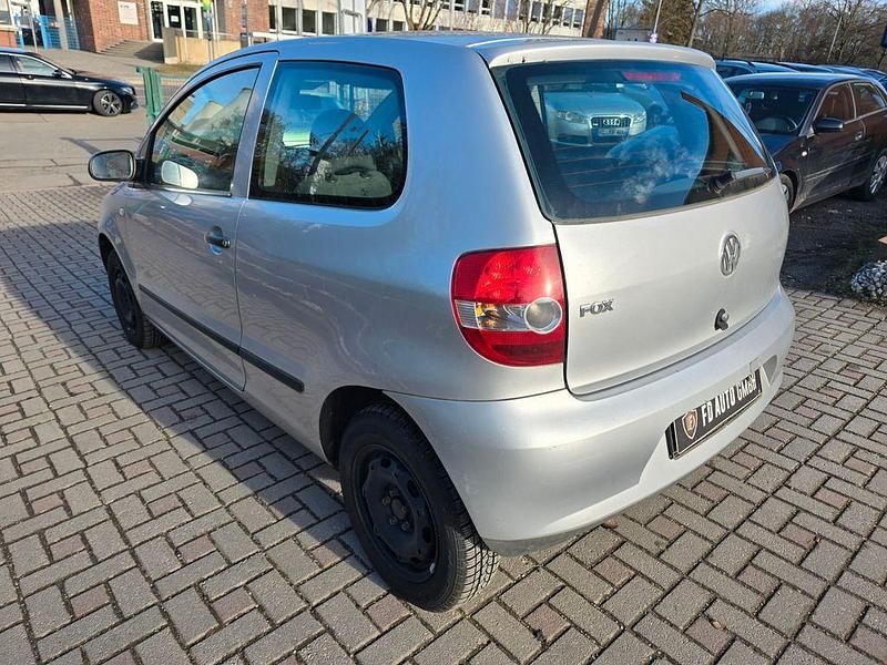 Gebraucht VW Fox Basis 54 PS (39 kW) 2007 Silber Kleinwagen