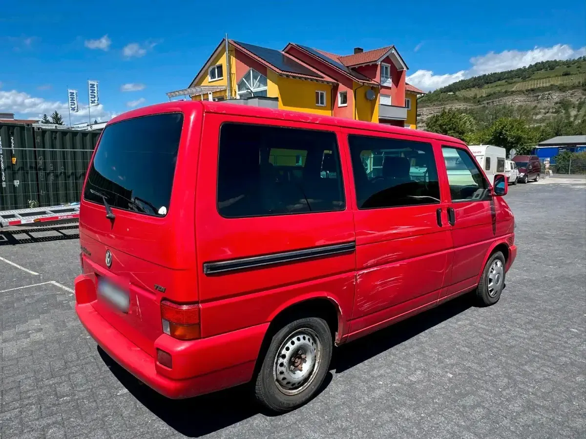 Gebraucht VW Multivan 102 PS (75 kW) 2000 Rot Van / Kleinbus