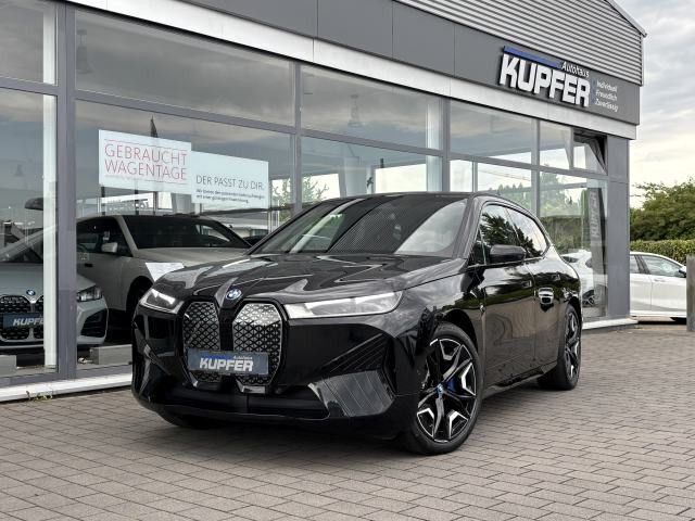 Saphirschwarz Gebraucht 2024 BMW iX Performance SUV | 76.400 € (Fairer Preis) - Bild 1/4