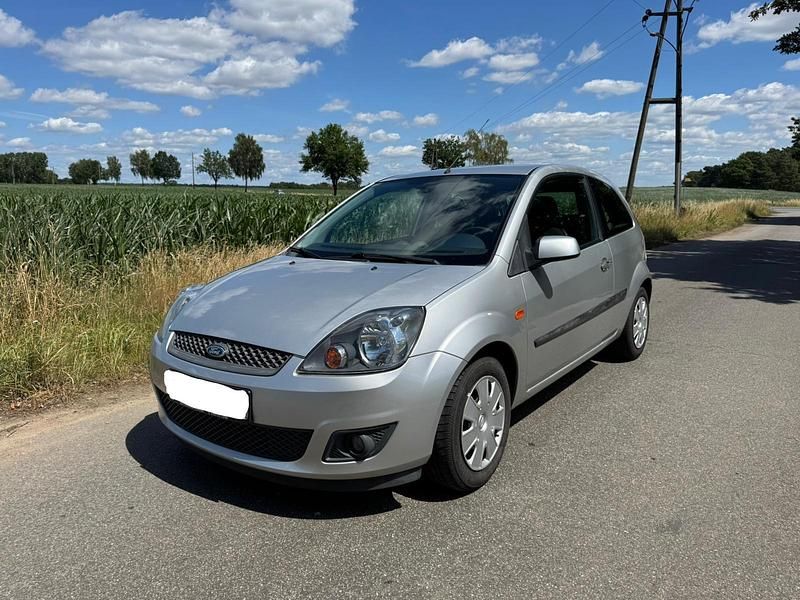 Silber Gebraucht 2007 Ford Fiesta Kleinwagen | 2.299 € (Teuer) - Bild 1/4