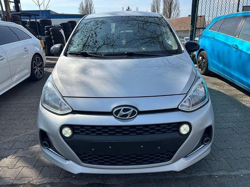 Gebraucht Hyundai i10 YES! 67 PS (49 kW) 2019 Silber Kleinwagen