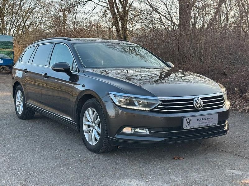 Schwarz Gebraucht 2016 VW Passat Comfortline Limousine | 13.490 € (Guter Preis) - Bild 1/4