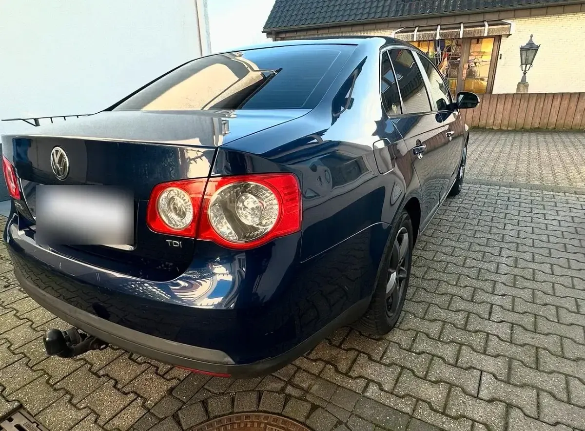 Gebraucht VW Jetta 140 PS (102 kW) 2007 Blau Limousine