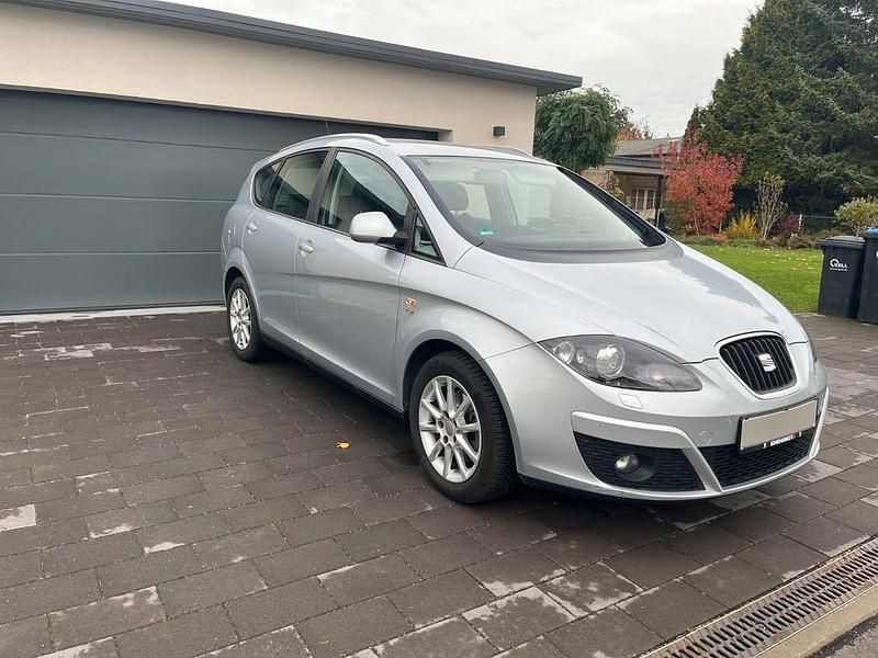 Silber Gebraucht 2010 Seat Altea XL Style Van / Kleinbus | 7.990 € (Teuer) - Bild 1/4