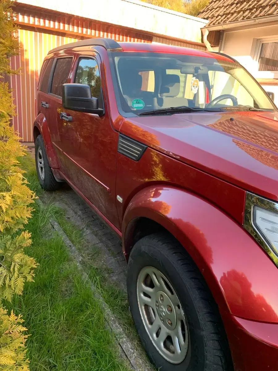 Gebraucht Dodge Nitro 177 PS (130 kW) 2008 Rot SUV