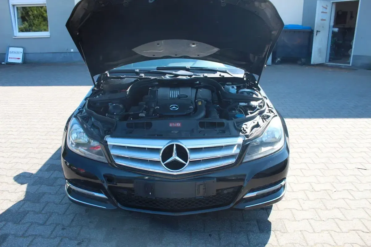 Gebraucht Mercedes C180 156 PS (114 kW) 2011 Schwarz Limousine