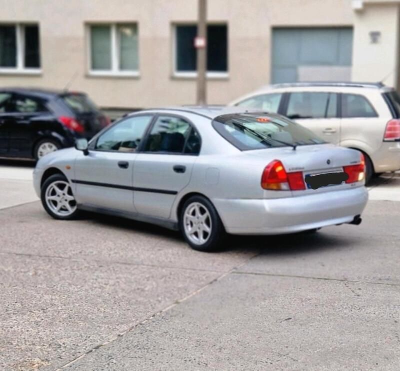 Silber Gebraucht 1997 Mitsubishi Carisma Limousine | 1.700 € (Fairer Preis) - Bild 1/4