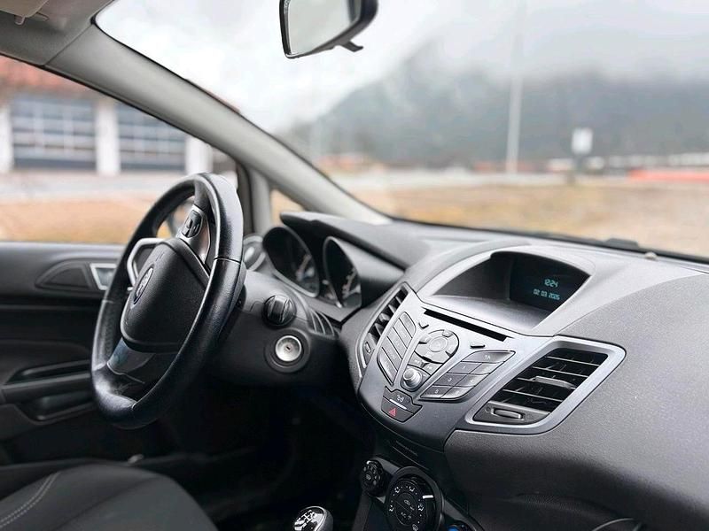 Gebraucht Ford Fiesta Trend 80 PS (58 kW) 2017 Schwarz Kleinwagen