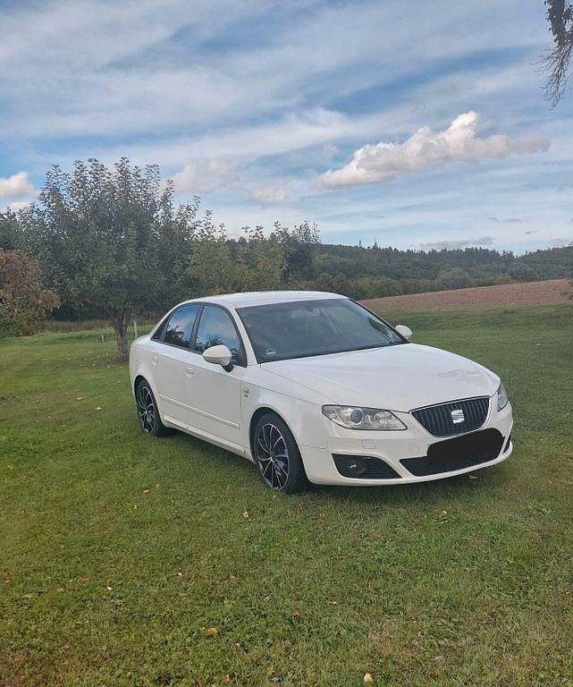 Weiß Gebraucht 2010 Seat Exeo Sport Limousine | 5.799 € (Etwas zu teuer) - Bild 1/4