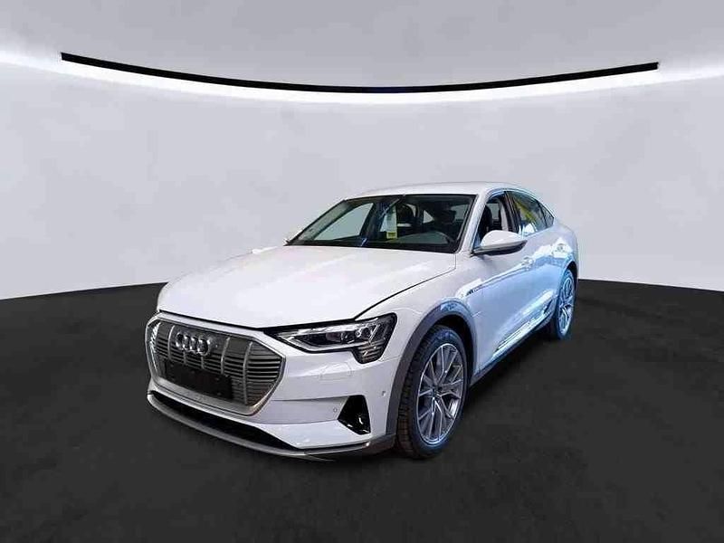 Gletscherweiß Gebraucht 2023 Audi e-tron Sportback Advanced SUV | 30.690 € - Bild 1/4