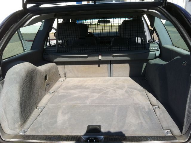 Second-hand Mercedes E200 Classic 163 CP (119 kW) 2002 Negru Break