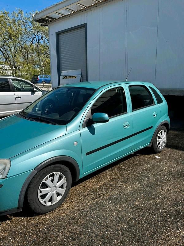 Używany Opel Corsa 75 KM (55 kW) 2004 Zielony Hatchback