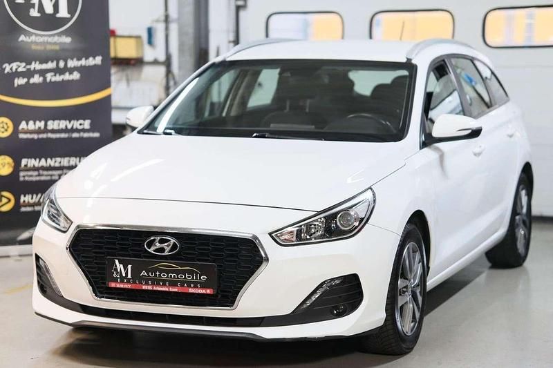 Weiß Gebraucht 2019 Hyundai i30 Trend Kombi | 11.499 € (Superpreis) - Bild 1/4