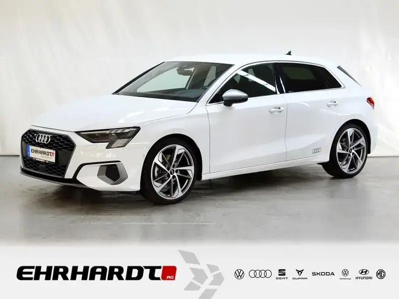 Weiß Gebraucht 2021 Audi A3 Sportback Edition .1 Limousine | 28.989 € - Bild 1/4