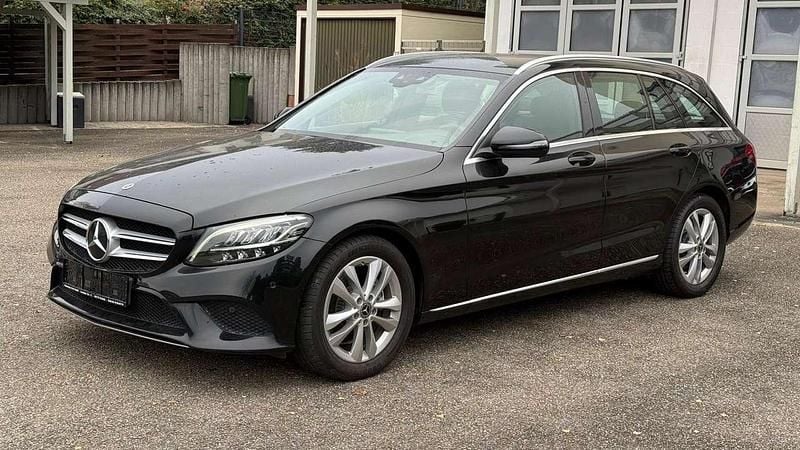 Gebraucht Mercedes C200 160 PS (117 kW) 2020 Obsidianschwarz  metalliclack Kombi