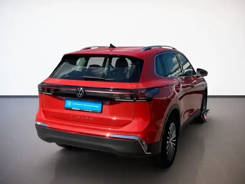 Gebraucht VW Tiguan Elegance 150 PS (110 kW) 2025 Persimmon red SUV
