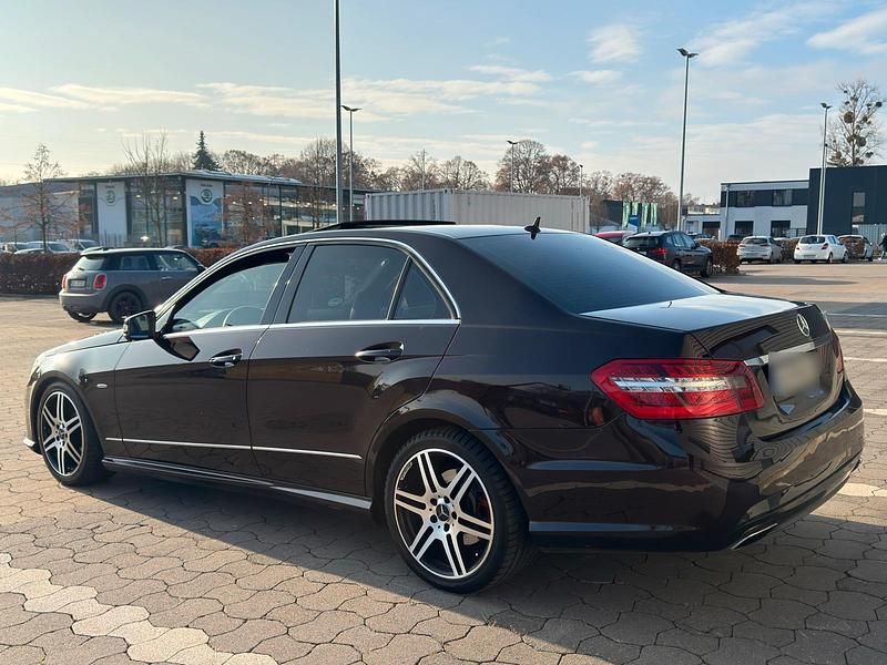 Gebraucht Mercedes E350 AMG 231 PS (169 kW) 2009 Braun Limousine
