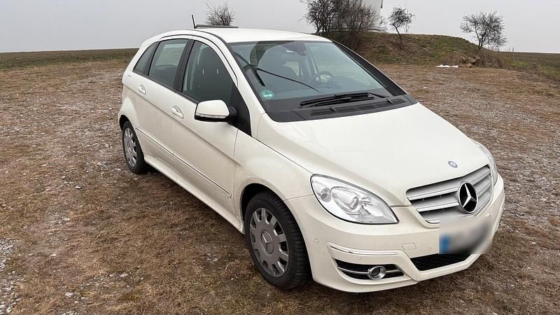 Gebraucht Mercedes B200 Sport Edition 140 PS (102 kW) 2011 Weiß Van / Kleinbus