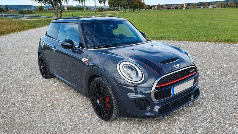 Grau Gebraucht 2016 Mini John Cooper Works Kleinwagen | 16.999 € (Fairer Preis) - Bild 1/4
