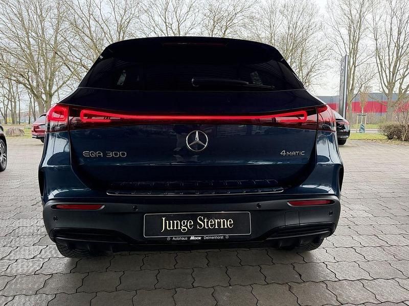 Gebraucht Mercedes EQA300 AMG 167 kW (228 PS) 2022 Blau SUV